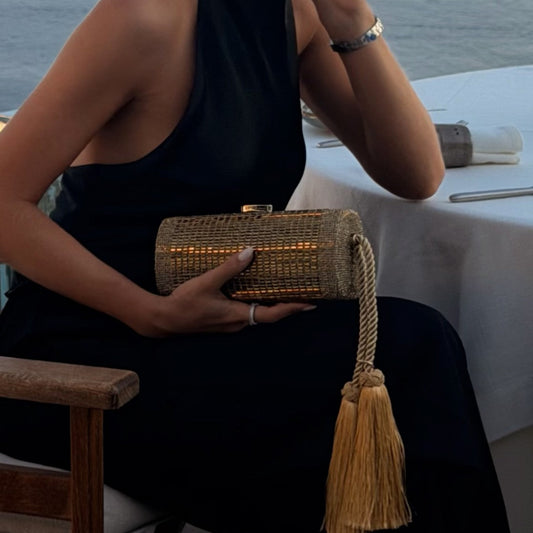 BOLSA CLUTCH CILÍNDRICA MÉDIA DE CRISTAIS OURO