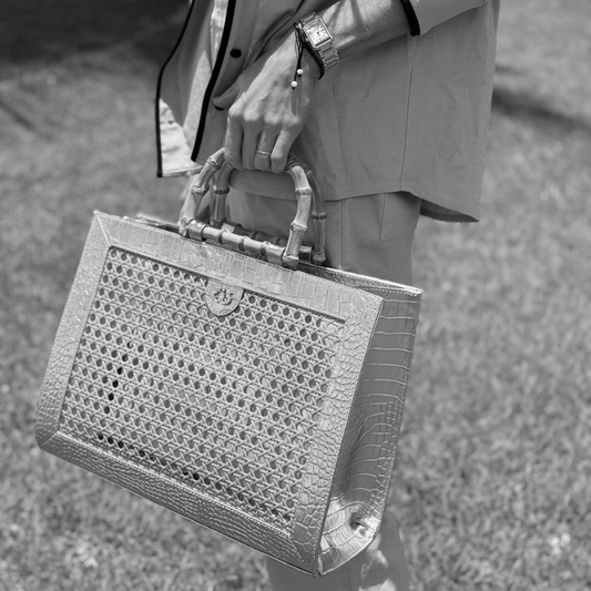 BOLSA DIANA MAXI EM COURO NATURAL E PALHA INDIANA  GOLD