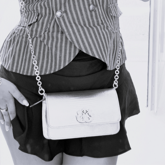 BOLSA CARTEIRA FOREVER IN  LOVE COURO GLOSS PRETO COM FECHO CRISTAL/ OURO