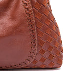 BOLSA ÍSIS WOVEN HOBO TRESSÊ MÉDIA COURO CANELA