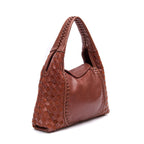BOLSA ÍSIS WOVEN HOBO TRESSÊ MÉDIA COURO CANELA