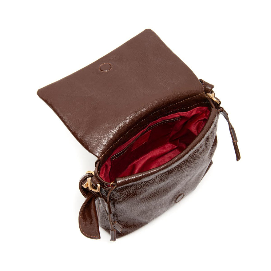 BOLSA FLAP DAYSE EM COURO GLOSS BROWNIE OURO