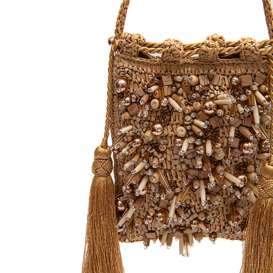 BOLSA BUCKET CLAIRE EM RÁFIA E CONTAS EM RESINA AREIA