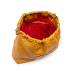 BOLSA DAYSE HOBO EM COURO OURO AÇAFRÃO