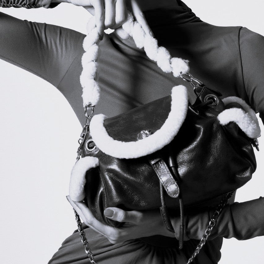 BOLSA CROSSBODY ANNE MARIE PEQUENA CAMURÇA OVELHA