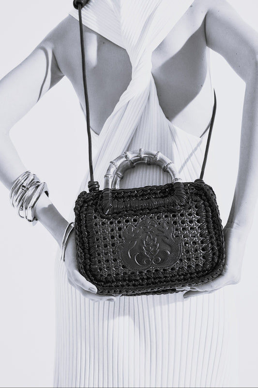 BOLSA DUNA PEQUENA EM CROCHÊ METALIZADO PRETO